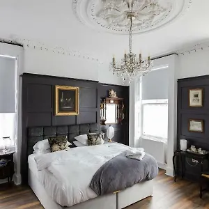 The Warren - Unique Couette-café
